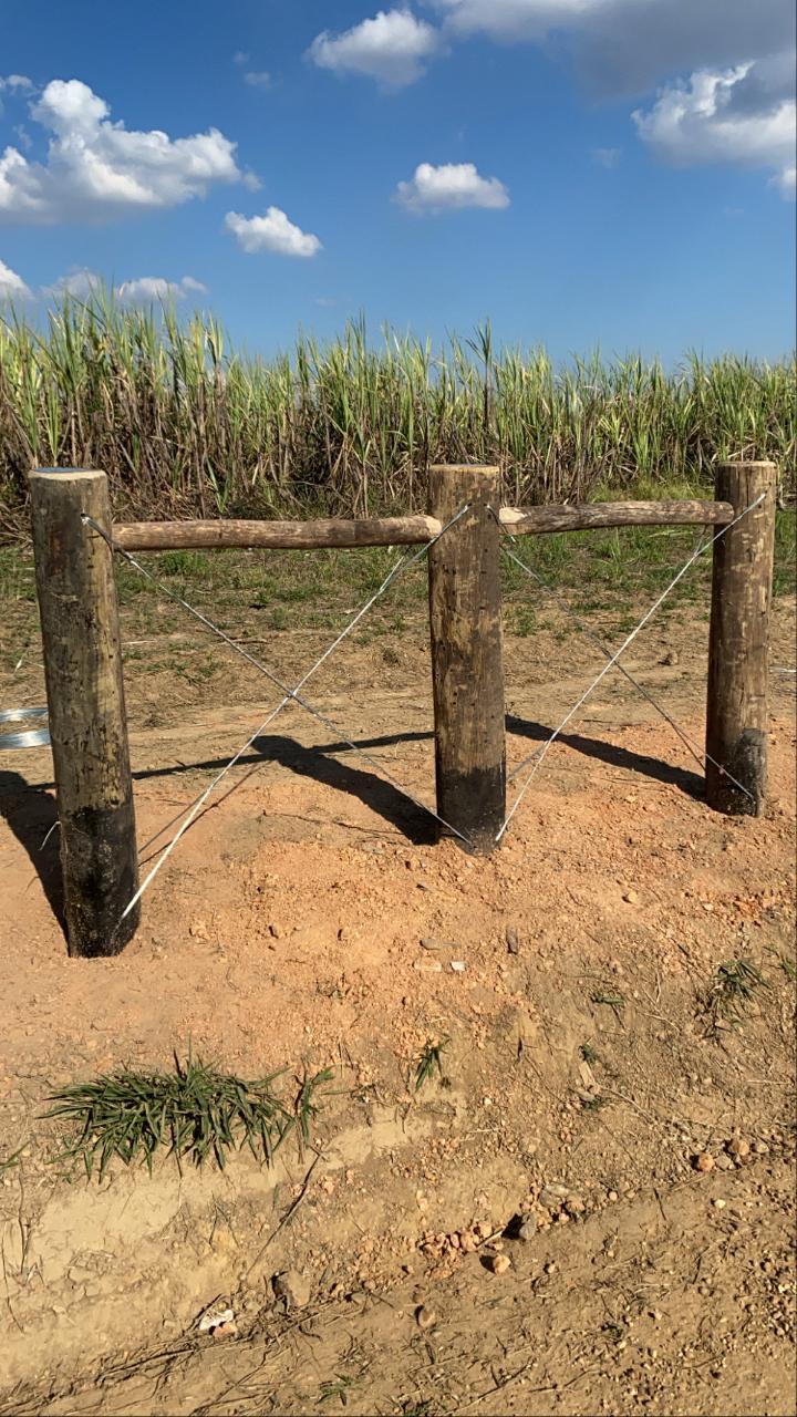 Cercamento rural com mourões tratados